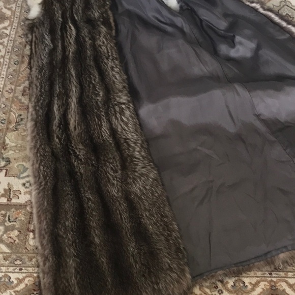 STUNNING FULL LENGTH VEST IN RACCOON & FOX FUR - Picture 8 of 8